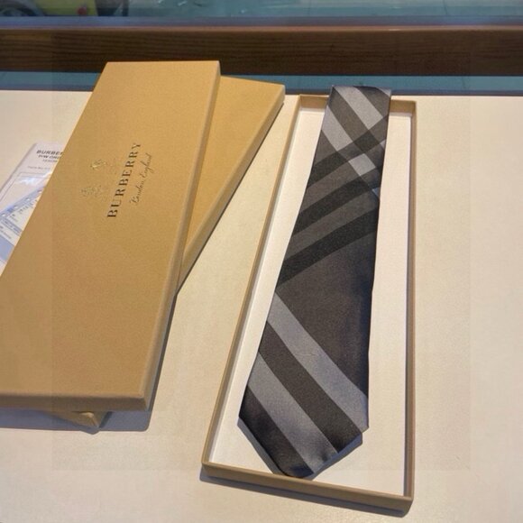 866829AD-DA8F-4DBC-A12F-  Burberry Men\'s Tie